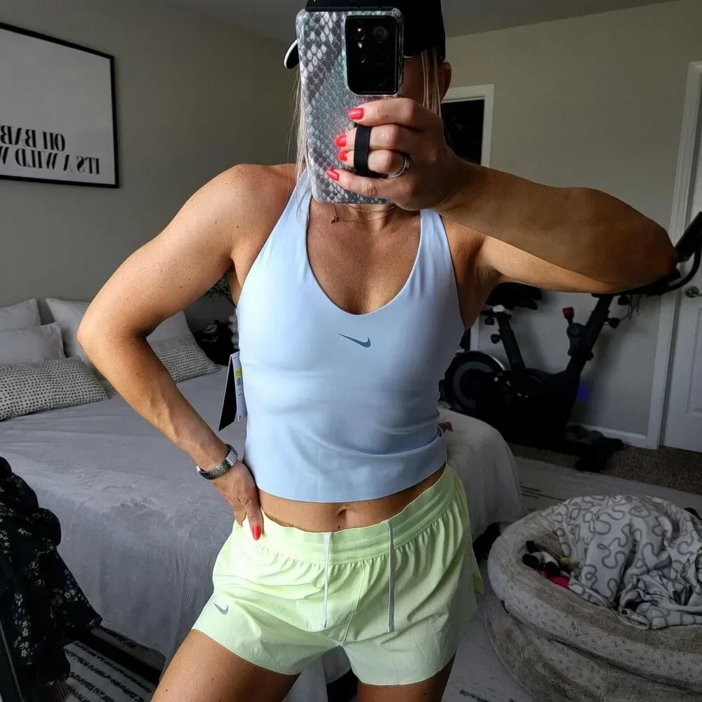 NWT NIKE UNIVERSA women's longline bra/tank in baby blue, size small